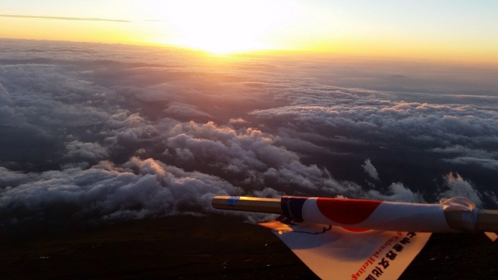 Hiking Fuji - Mangnificent sunrise